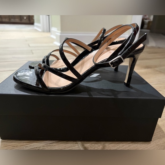 INEZ Sofia Black Patent Sandal – Size 9B – New w/ Box & Dust Bag - Picture 6 of 10